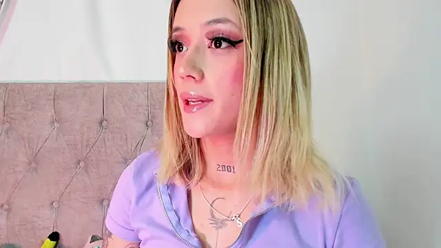 Snapshot of Sabrina_Cole chatting on March 20, 2025, 3:23 am Sabrina Cole online show from March 20, 2025, 3:23 am