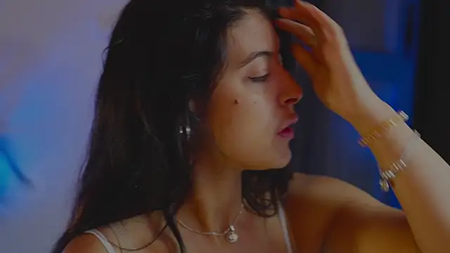 anabelcurvy online show from November 4, 2025, 7:06 pm