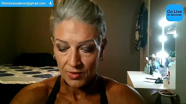 Snapshot of Devon2020 chatting on May 27, 2026, 2:52 am Devon2020 online show from May 27, 2026, 2:52 am