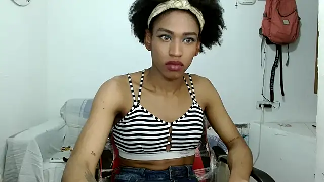 Snapshot of angelamarie1 chatting on October 18, 2025, 12:01 am angelamarie1 online show from October 18, 2025, 12:01 am