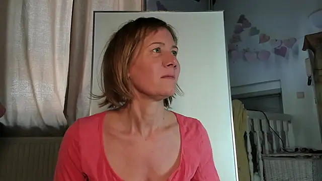 Lola Belgium online show from March 16, 2025, 2:00 pm