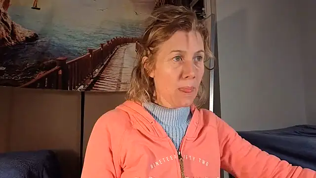 Lola Belgium online show from June 10, 2026, 3:35 pm