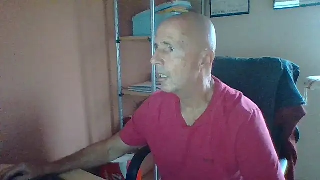 Snapshot of olibrius71 chatting on October 25, 2025, 2:50 pm olibrius71 online show from October 25, 2025, 2:50 pm