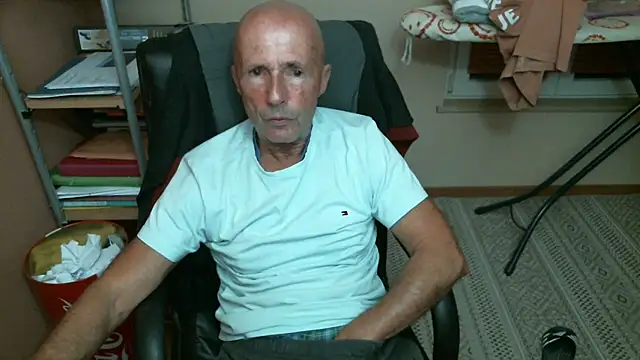 Snapshot of olibrius71 chatting on November 8, 2025, 5:38 pm olibrius71 online show from November 8, 2025, 5:38 pm