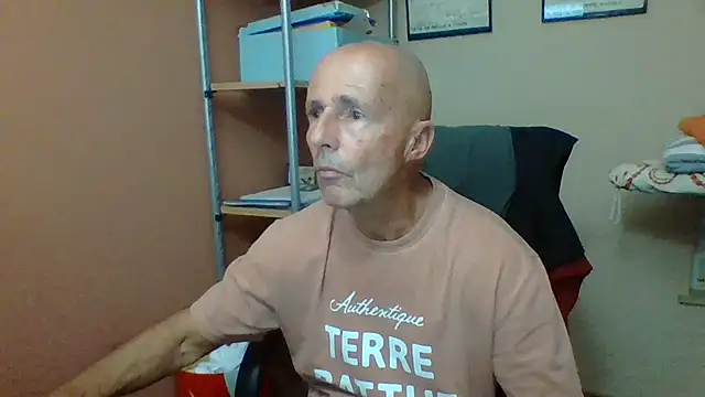 Snapshot of olibrius71 chatting on November 7, 2025, 9:19 pm olibrius71 online show from November 7, 2025, 9:19 pm