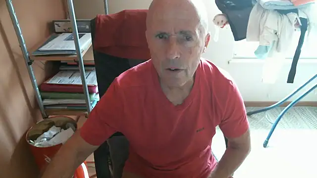 Snapshot of olibrius71 chatting on November 23, 2025, 10:03 am olibrius71 online show from November 23, 2025, 10:03 am