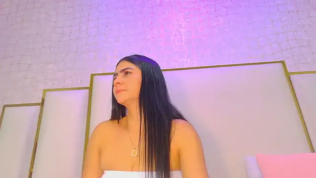 Snapshot of paola_rodriguez chatting on June 19, 2026, 11:49 am paola rodriguez online show from June 19, 2026, 11:49 am