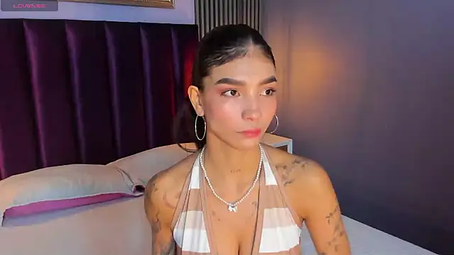 LauraAristizabal online show from May 5, 2026, 11:46 am
