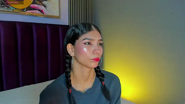 LauraAristizabal online show from April 25, 2026, 12:30 pm