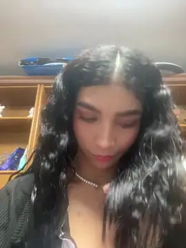 LauraAristizabal online show from May 1, 2026, 11:26 am