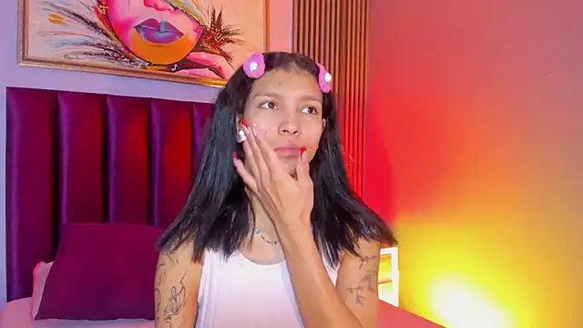 LauraAristizabal online show from November 27, 2025, 12:49 pm