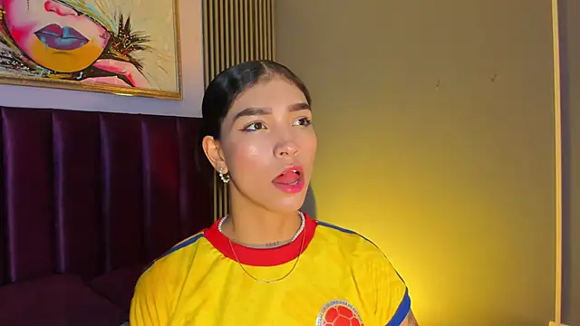 Snapshot of LauraAristizabal chatting on June 23, 2026, 12:03 pm LauraAristizabal online show from June 23, 2026, 12:03 pm