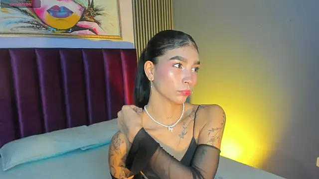 LauraAristizabal online show from May 3, 2026, 11:47 am