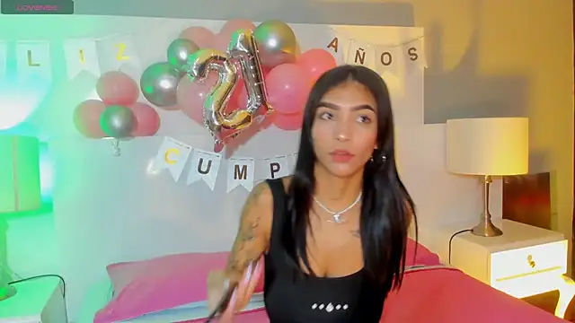 Snapshot of LauraAristizabal chatting on June 24, 2026, 12:15 pm LauraAristizabal online show from June 24, 2026, 12:15 pm