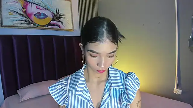 Snapshot of LauraAristizabal chatting on July 10, 2026, 11:32 am LauraAristizabal online show from July 10, 2026, 11:32 am