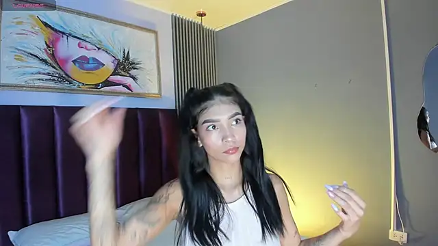 Snapshot of LauraAristizabal chatting on July 14, 2026, 12:11 pm LauraAristizabal online show from July 14, 2026, 12:11 pm