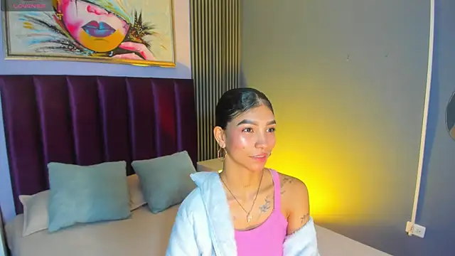 LauraAristizabal online show from April 24, 2026, 12:18 pm