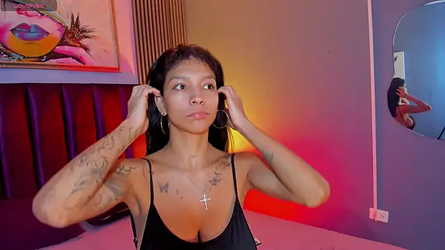 LauraAristizabal online show from March 3, 2026, 12:34 pm