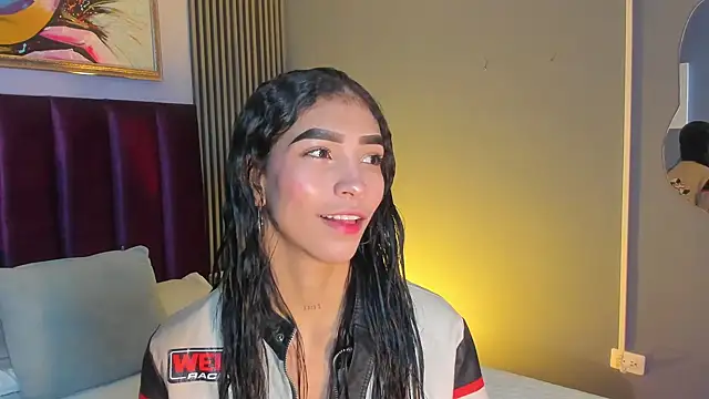 Snapshot of LauraAristizabal chatting on June 20, 2026, 11:48 am LauraAristizabal online show from June 20, 2026, 11:48 am