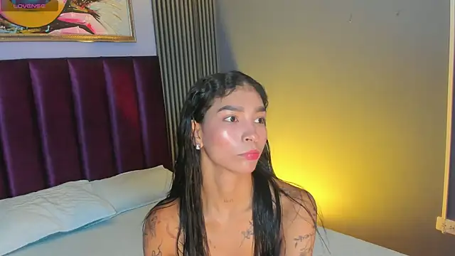 Snapshot of LauraAristizabal chatting on May 12, 2026, 11:49 am LauraAristizabal online show from May 12, 2026, 11:49 am