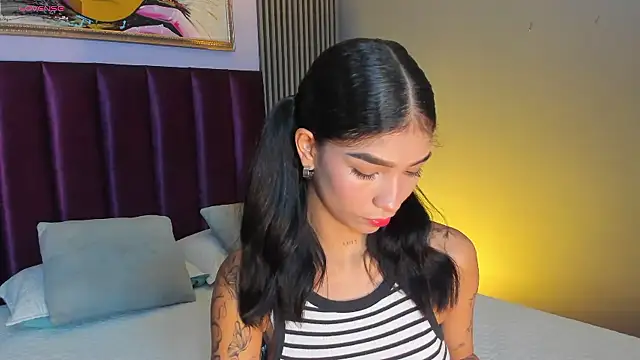 Snapshot of LauraAristizabal chatting on June 16, 2026, 12:05 pm LauraAristizabal online show from June 16, 2026, 12:05 pm