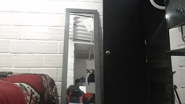 sexyjustin202 online show from October 5, 2025, 12:01 am