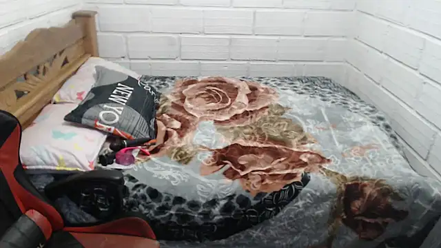 sexyjustin202 online show from September 17, 2025, 10:23 pm