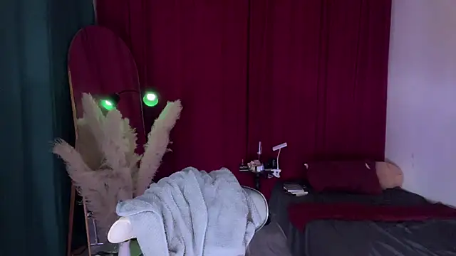 Snapshot of alaia-EDP chatting on November 17, 2025, 4:55 pm alaia-EDP online show from November 17, 2025, 4:55 pm