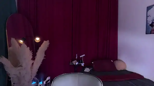 Snapshot of alaia-EDP chatting on November 19, 2025, 5:24 pm alaia-EDP online show from November 19, 2025, 5:24 pm