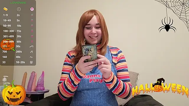 MaryHillx online show from October 31, 2025, 1:02 am