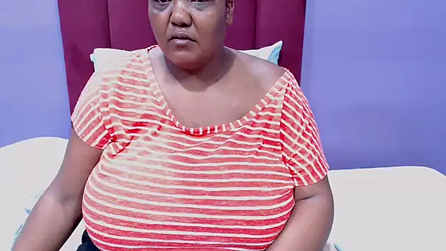 Snapshot of GiantTittts chatting on March 7, 2026, 5:40 pm GiantTittts online show from March 7, 2026, 5:40 pm