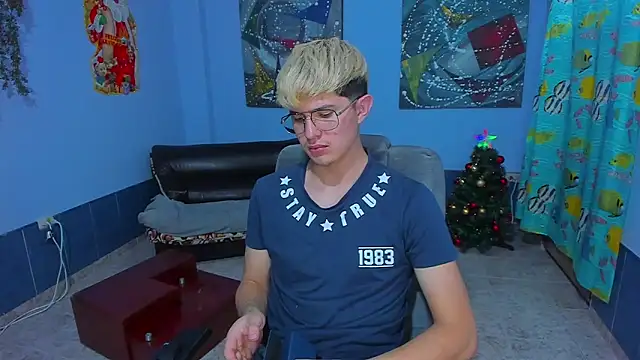 patrik 027 online show from December 3, 2025, 7:24 pm