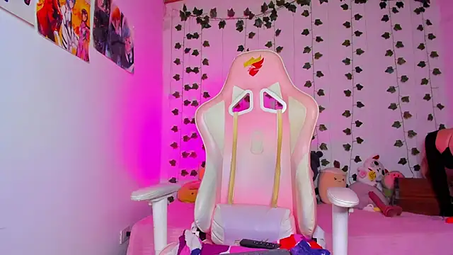 ViolethMoon online show from June 12, 2026, 1:31 pm