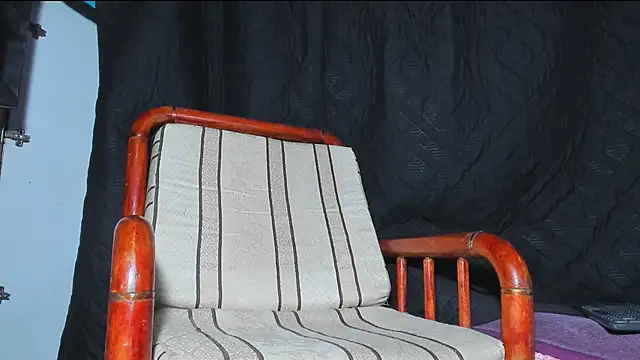 Snapshot of damn_fox chatting on February 7, 2026, 2:19 am damn fox online show from February 7, 2026, 2:19 am