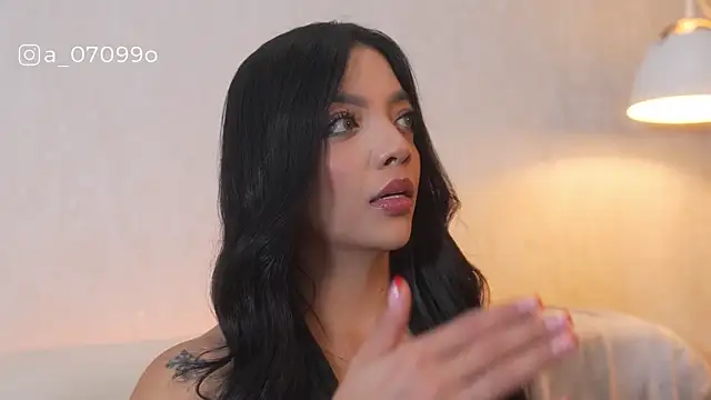 Snapshot of sarah_hiill chatting on December 15, 2025, 10:04 pm sarah hiill online show from December 15, 2025, 10:04 pm