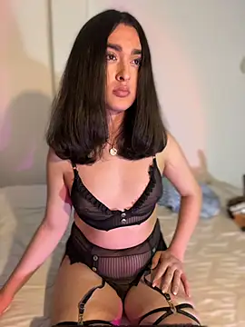 MiahWindsor online show from December 5, 2025, 7:07 am