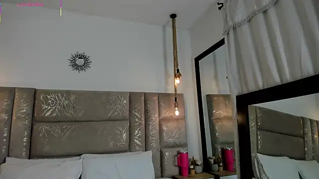 Snapshot of CeliWoods chatting on May 12, 2026, 10:54 am CeliWoods online show from May 12, 2026, 10:54 am