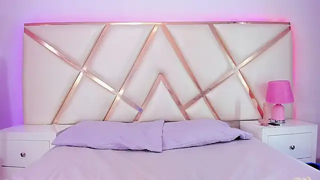 Aisharhodes00 online show from November 15, 2025, 1:59 pm