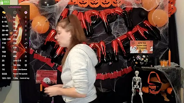 Snapshot of XLisaxx chatting on November 2, 2025, 2:22 pm XLisaxx online show from November 2, 2025, 2:22 pm