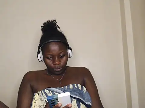 queenofqueens96 online show from April 8, 2026, 8:10 pm