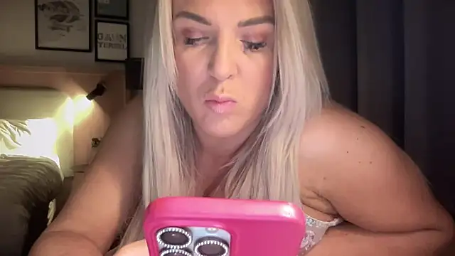 Bustyblondebabe32 online show from March 19, 2026, 10:10 pm