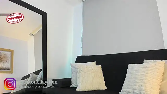 Snapshot of antonella_dom1 chatting on April 15, 2026, 11:05 pm antonella dom1 online show from April 15, 2026, 11:05 pm