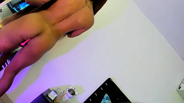 Snapshot of MistressMichell chatting on February 7, 2026, 11:51 am MistressMichell online show from February 7, 2026, 11:51 am