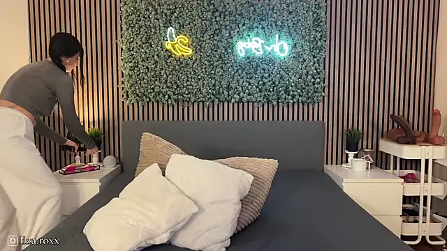 Snapshot of LizaRoxx chatting on October 7, 2025, 7:15 pm LizaRoxx online show from October 7, 2025, 7:15 pm