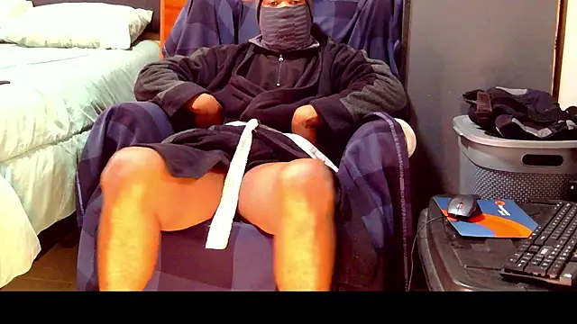 Snapshot of CharlesBlk79_ chatting on May 20, 2026, 8:11 am CharlesBlk79 online show from May 20, 2026, 8:11 am