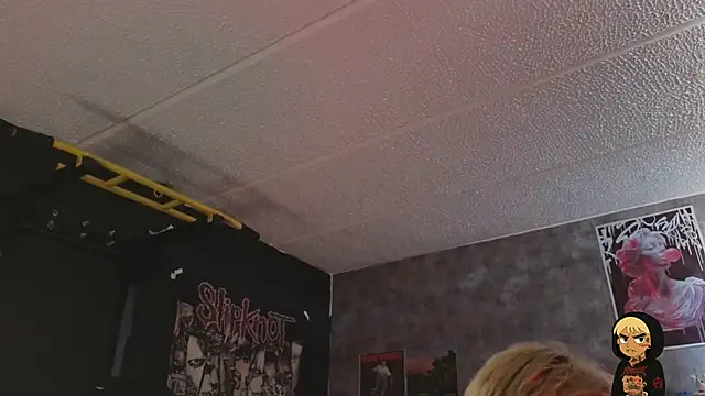 Snapshot of AcidMilo chatting on February 18, 2026, 6:37 pm AcidMilo online show from February 18, 2026, 6:37 pm