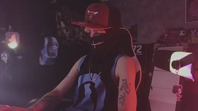 Snapshot of AcidMilo chatting on March 11, 2026, 11:21 pm AcidMilo online show from March 11, 2026, 11:21 pm