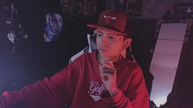 Snapshot of AcidMilo chatting on March 13, 2026, 12:04 am AcidMilo online show from March 13, 2026, 12:04 am