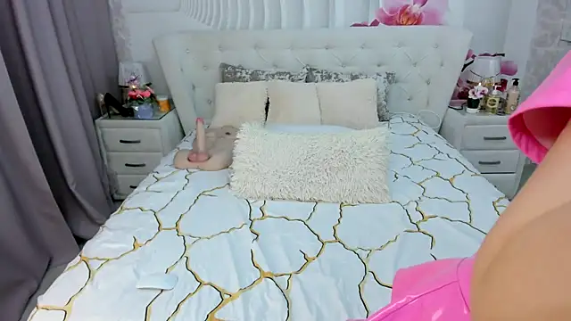 HottieSweetBritney online show from March 13, 2026, 1:27 pm