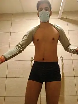 Snapshot of bigdickfuckuu chatting on December 5, 2025, 12:32 am bigdickfuckuu online show from December 5, 2025, 12:32 am